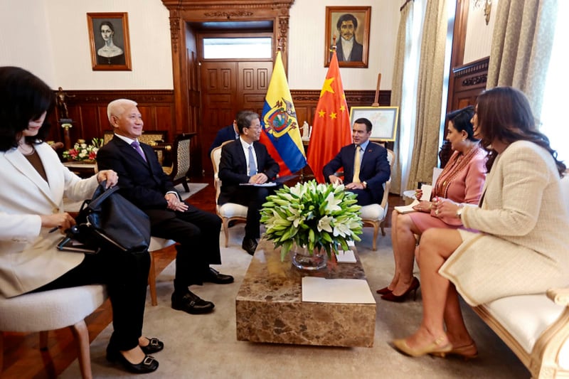 Cita de alto nivel entre el Mandatario y el ministro de Educación —y enviado especial de China—, Huai Jinpeng.