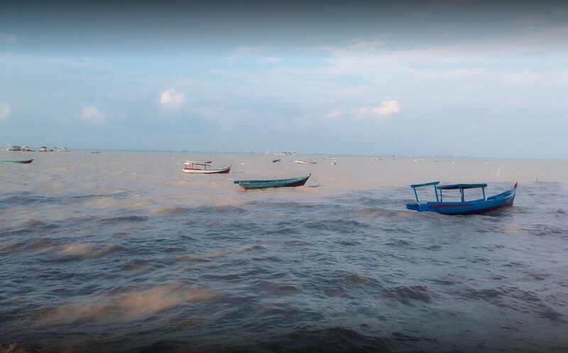 Playa de Sampur en Indonesia