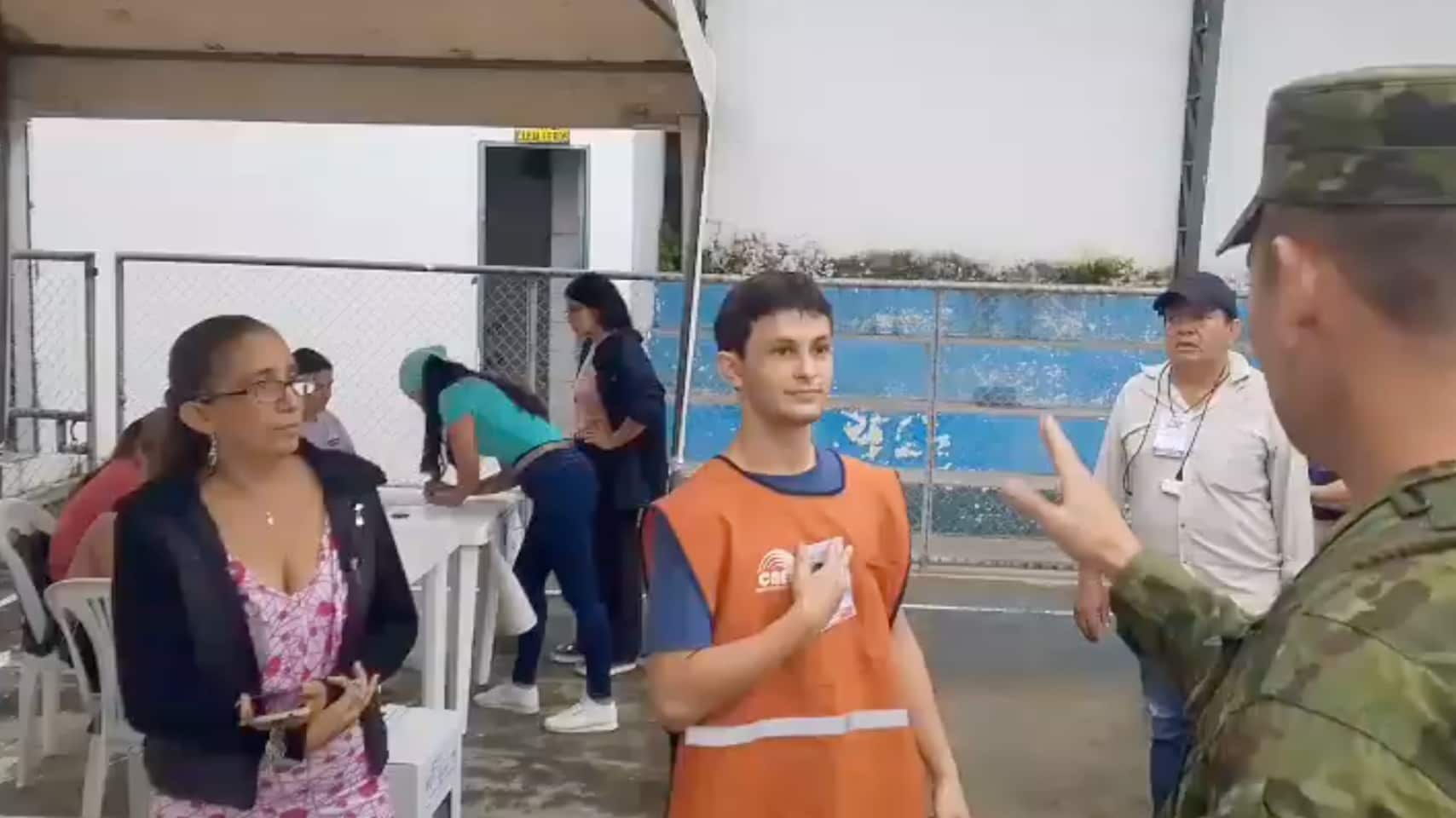 Mujer fue notificada por intentar fotografiar su voto en Portoviejo