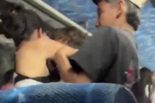 Infante fallece por sacar la cabeza por la ventana de un autobús