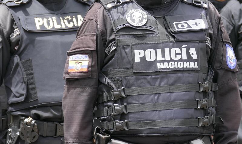 Chaleco antibalas salva a policía de un disparo mientras perseguía a un sospechoso en Guayaquil
