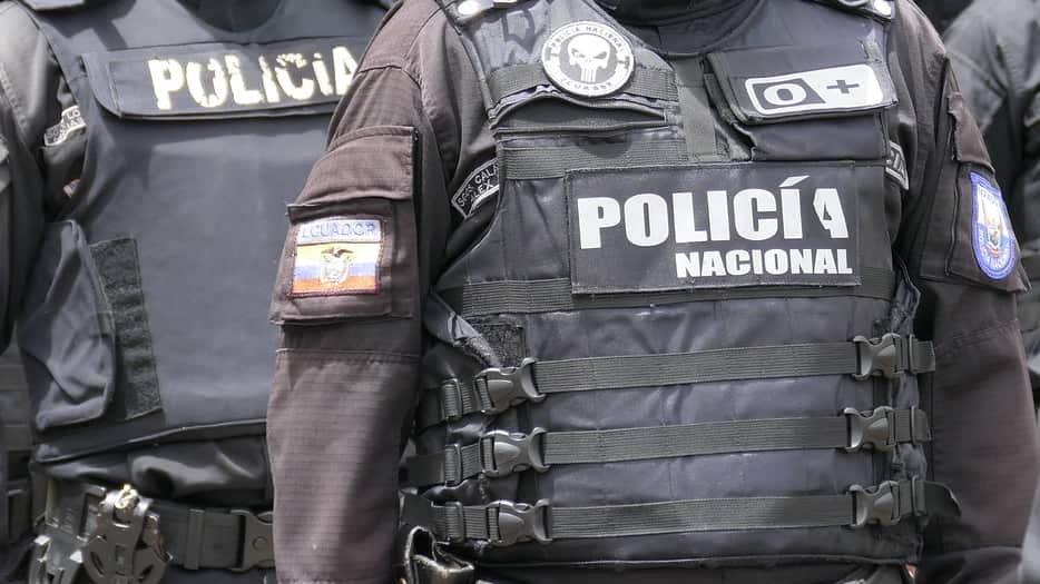 Chaleco antibalas salva a policía de un disparo mientras perseguía a un sospechoso en Guayaquil