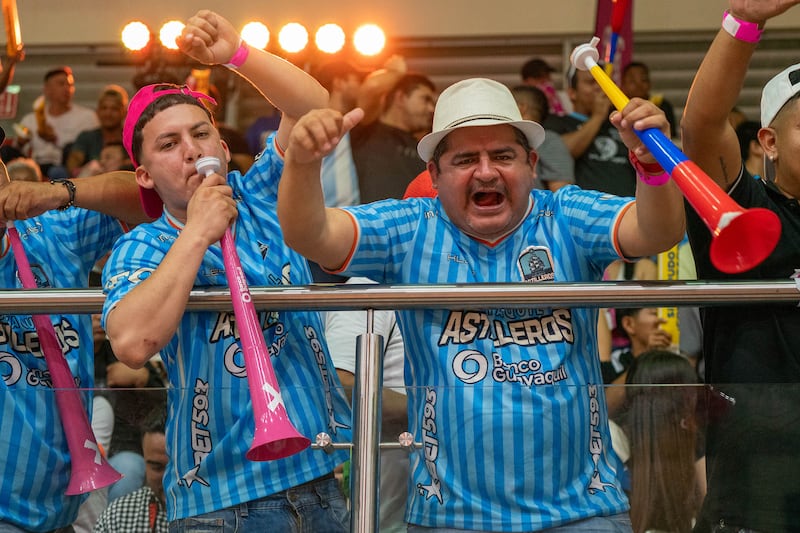 Hinchas de Guayaquil Astilleros en la Liga Nacional de Ecuavoley