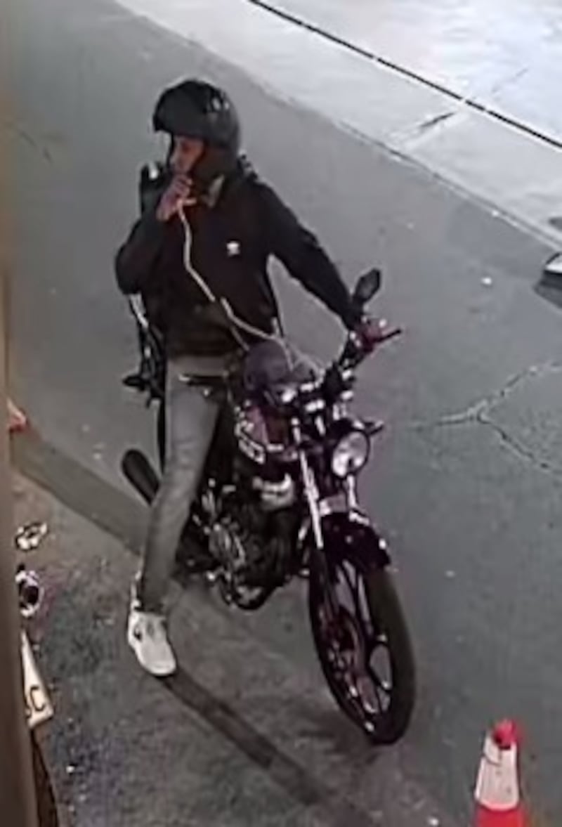 Delincuentes vuelven a atacar en gasolinera del norte de Quito: robaron reloj de lujo y dispararon durante el asalto (VIDEO)