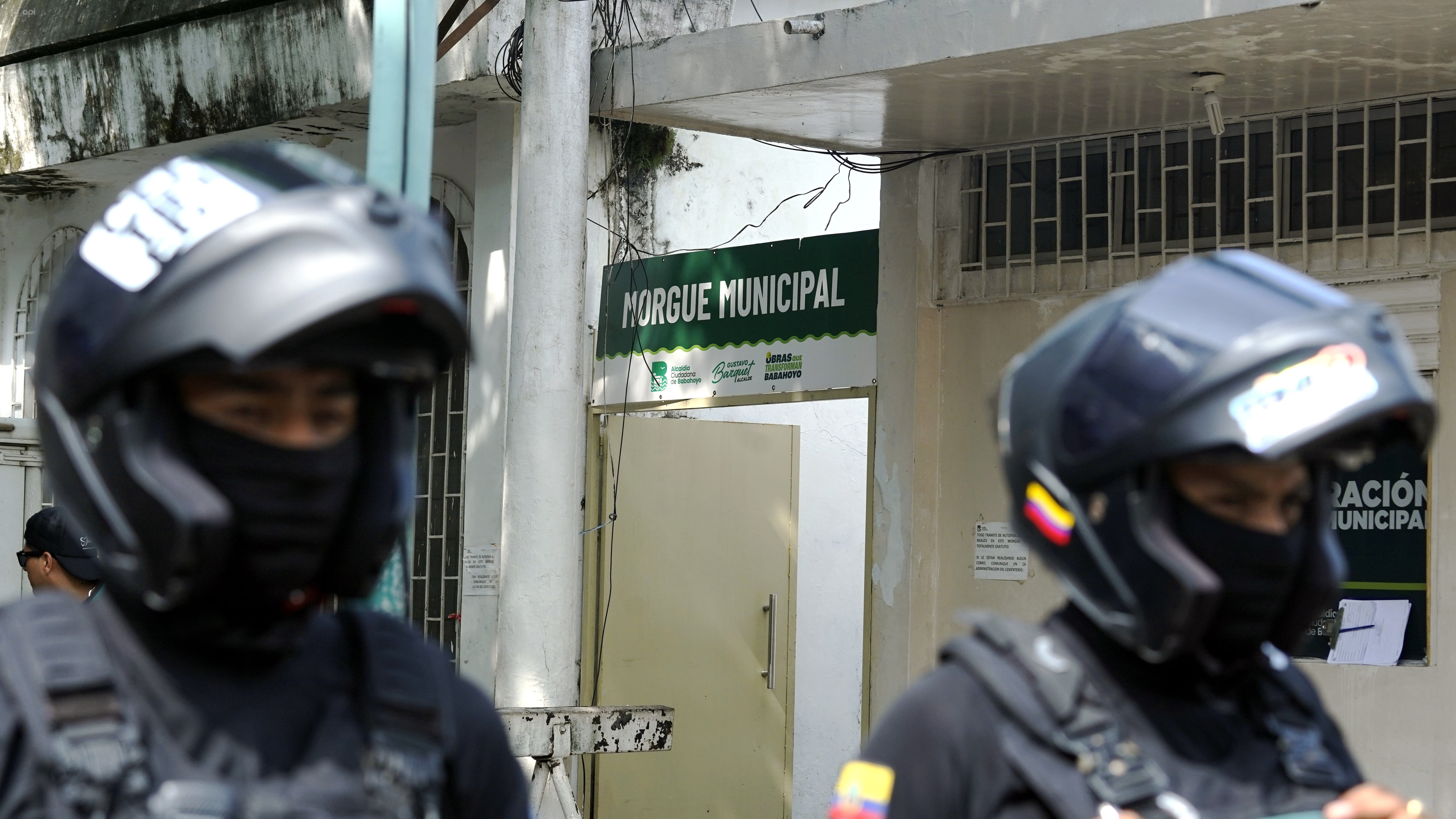 Familiares de los ocho jóvenes desaparecidos en Milagro esperan resultados oficiales tras hallazgo de cuerpos en vía Jujan-Babahoyo