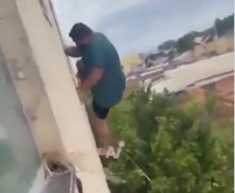 Tragedia en Brasil: hombre cayó desde una ventana tras negarse a pagar servicio de acompañante - Fuente: Video de X