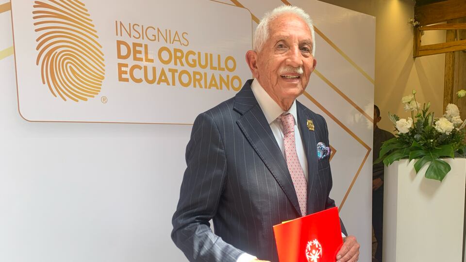 Presidente de Olimpiadas Especiales Ecuador recibe insignia del Orgullo Ecuatoriano