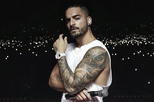 Maluma afirma que sí lee a escritor Albert Camus