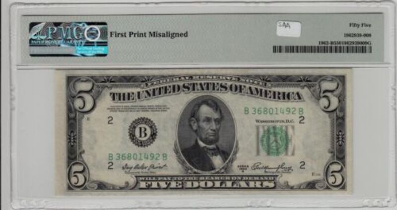 Los billetes de $5 se venden por $100