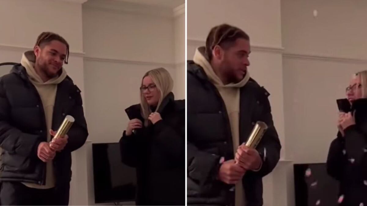 Jenna Cowan se veía emocionada al saber que era niña y el padre todo desconcertado, es daltónico