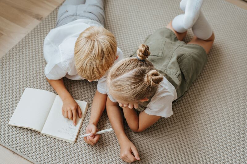 Los niños de menor edad muestran más soltura al aprendizaje.