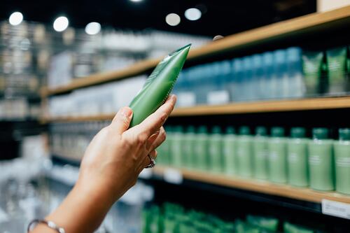 Arcsa detecta 88 mil cosméticos irregulares en operativos en Ecuador