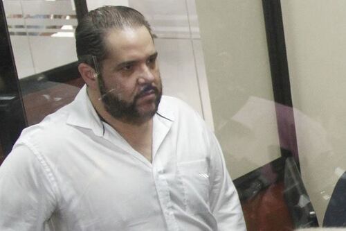 Armas de grueso calibre y vehículos de alta gama en fiesta que asistió Jacobo Bucaram