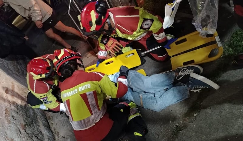 El estado de salud de las jóvenes que salieron expulsadas de un juego mecánico en La Vicentina, Quito