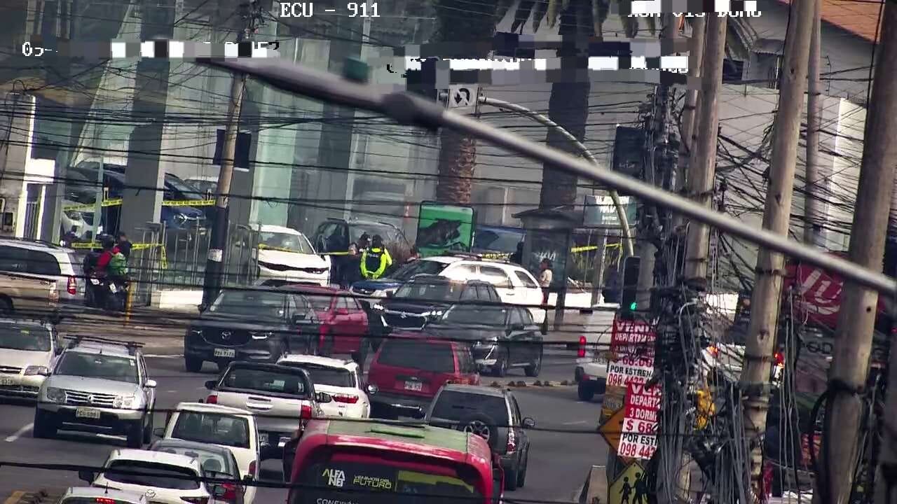 Vehículo impacta contra concesionaria este 9 de julio