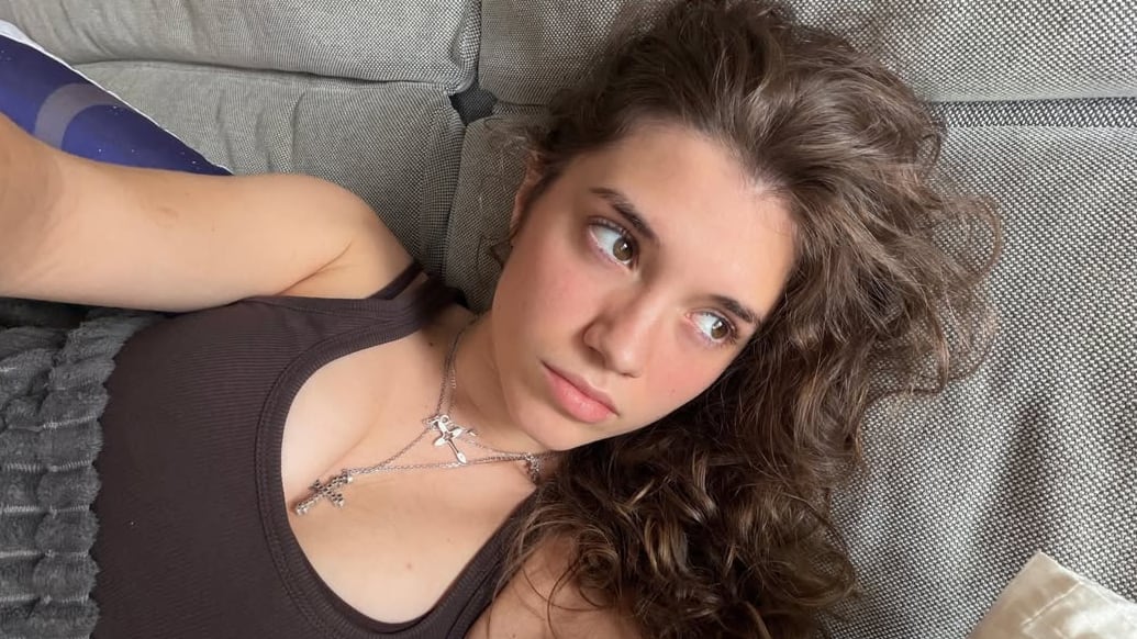 Creadora de contenido revela cómo un acosador la persigue en la calle.