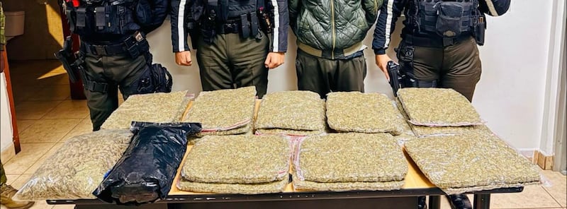 Policía capturó a motociclista que intentó huir y ocultó marihuana en una refrigeradora