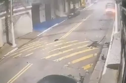 VIDEO: Novia celosa embiste a su novio y amiga en São Paulo