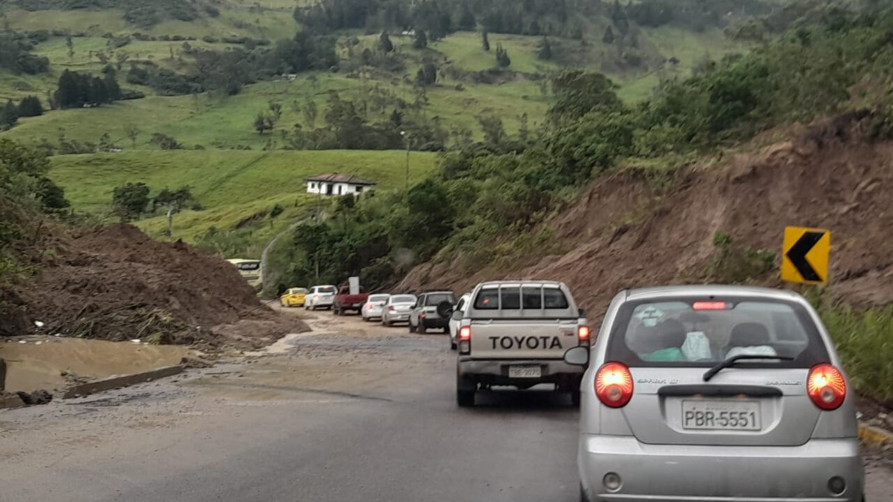 Derrumbes en la vía Cuenca-Girón-Pasaje