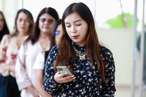 CNE recuerda que está prohibido tomar fotografías al voto en el Referéndum y Consulta Popular 2025