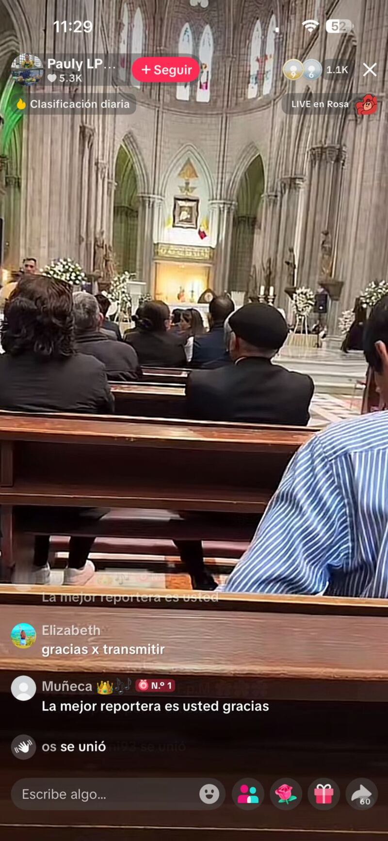 Quito despide a Paulina Tamayo rumbo a la Basílica del Voto Nacional.