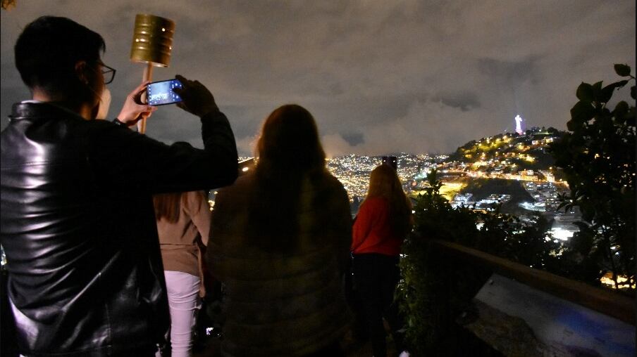 Visita nocturna a Yaku Parque Museo del Agua
