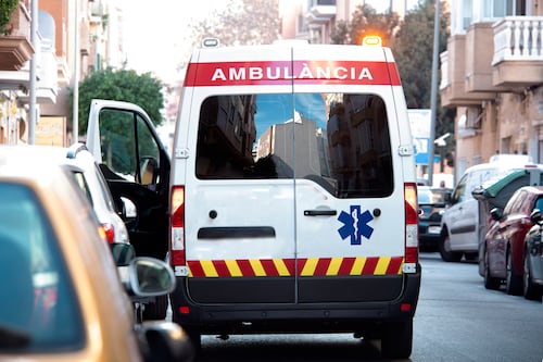 Mujer se lanzó desde un piso 13 con sus hijos en Francia: investigan tragedia
