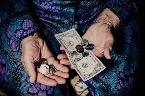 Pensión alimenticia para adultos mayores: ¿Cuánto debo pagar a mis padres si gano el salario básico?