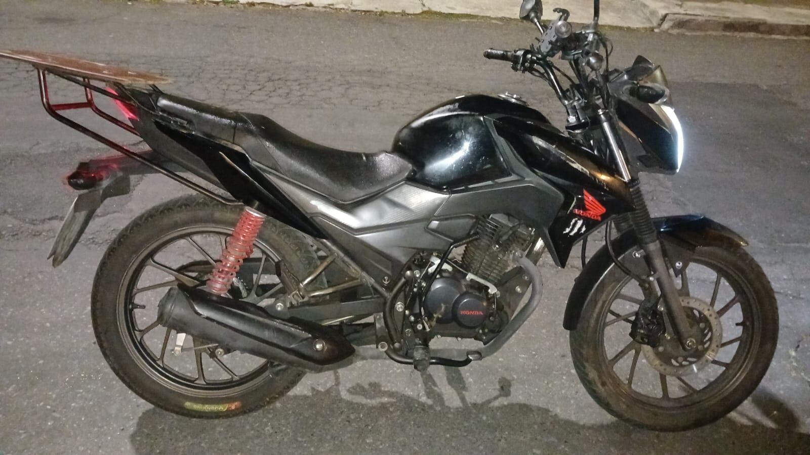 Capturan a sospechoso de robo de motocicleta tras rastreo en Quito