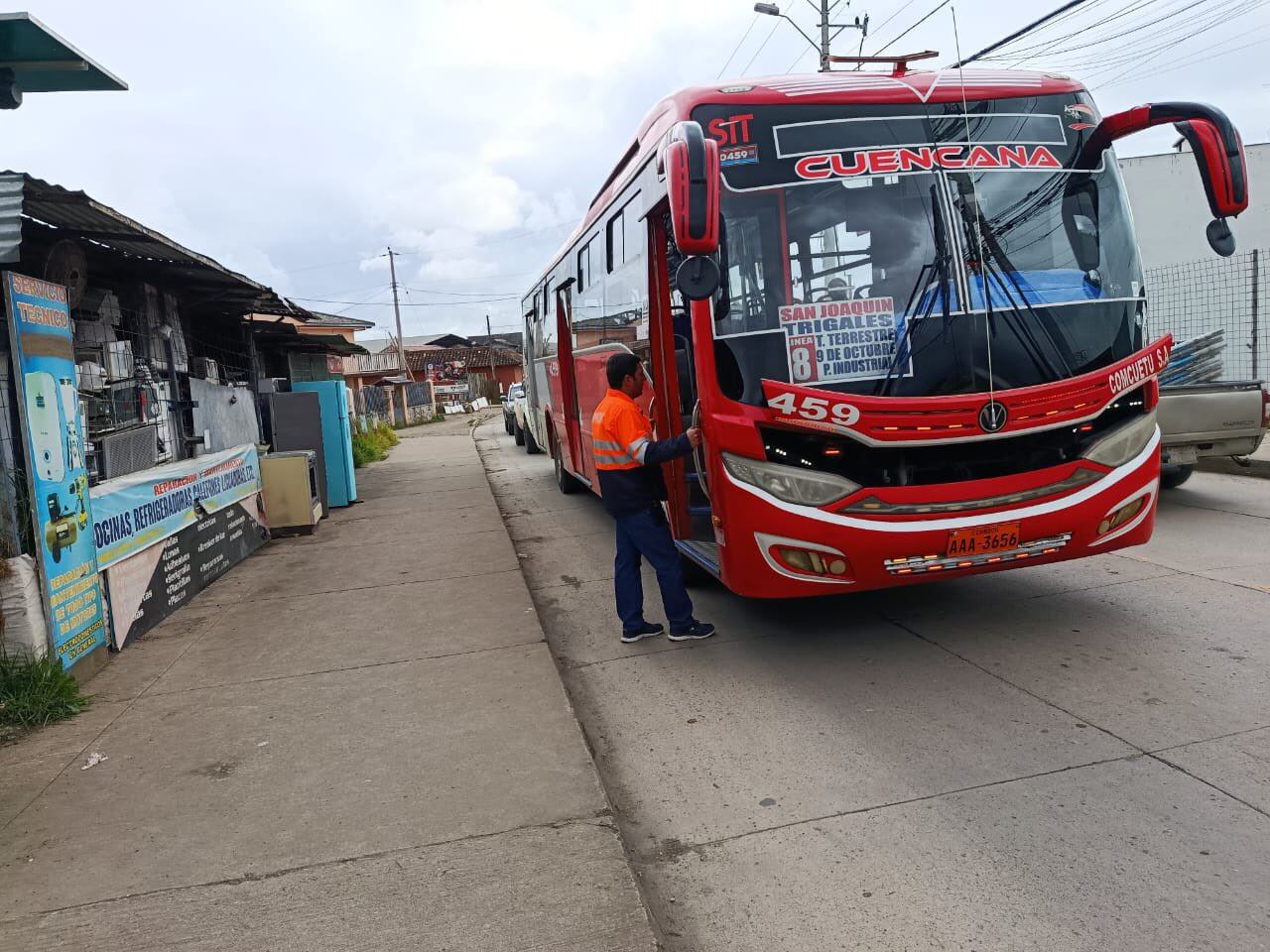 Cuenca se queda sin buses después de las 19:00: transportistas anuncian reducción del servicio