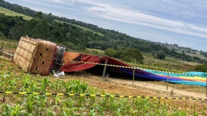 Mujer embarazada muere al caer de un globo aerostático en Brasil: investigan negligencia