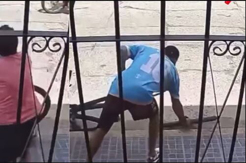 Le quiso robar el celular a una abuelita y en su fuga se le dañó la bicicleta