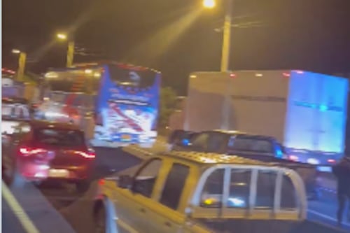 Toque de queda: esto pasó en el peaje de Machachi con conductores que no lograron ingresar a la capital