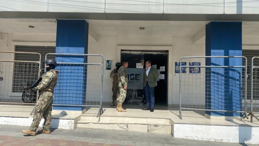 Allanan la Fiscalía de Manta tras el asesinato de dos funcionarios días antes - Fuente: Foto de la web