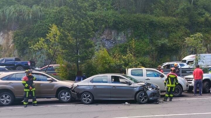 Colisión de seis vehículos en la Simón Bolívar