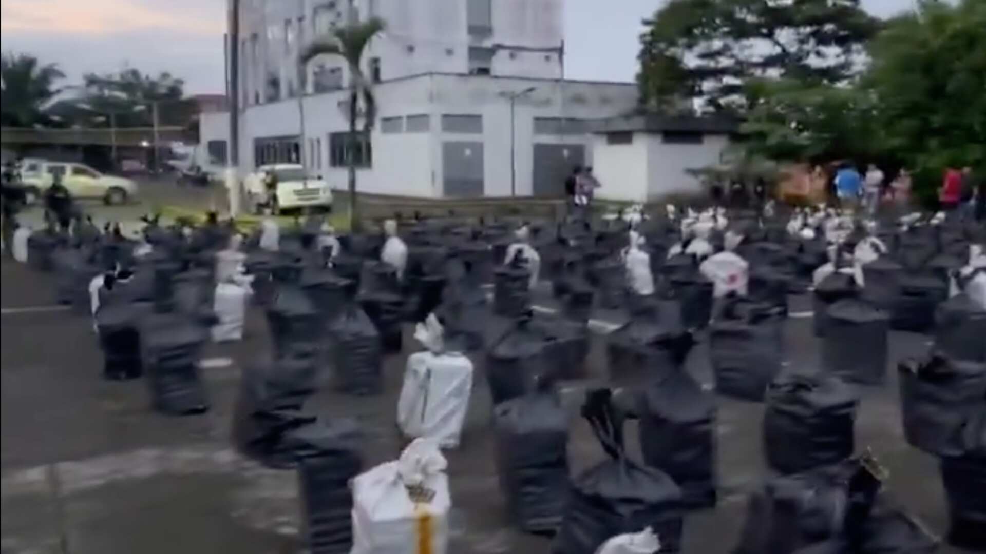 VIDEO: Así encontraron más de 20 toneladas de droga que fueron incautadas en Vinces