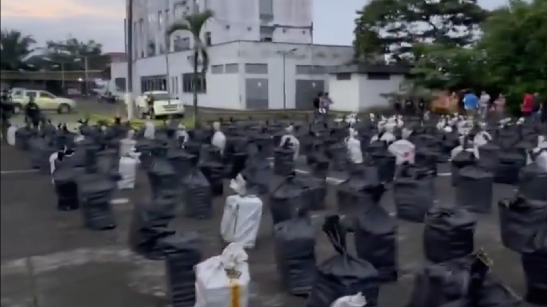 VIDEO: Así encontraron más de 20 toneladas de droga que fueron incautadas en Vinces