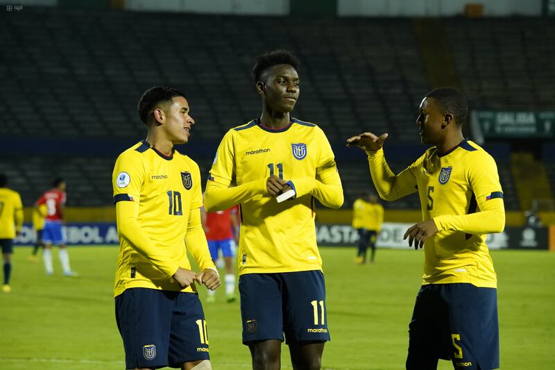 Allen Obando festeja su gol con Ecuador ante Chile