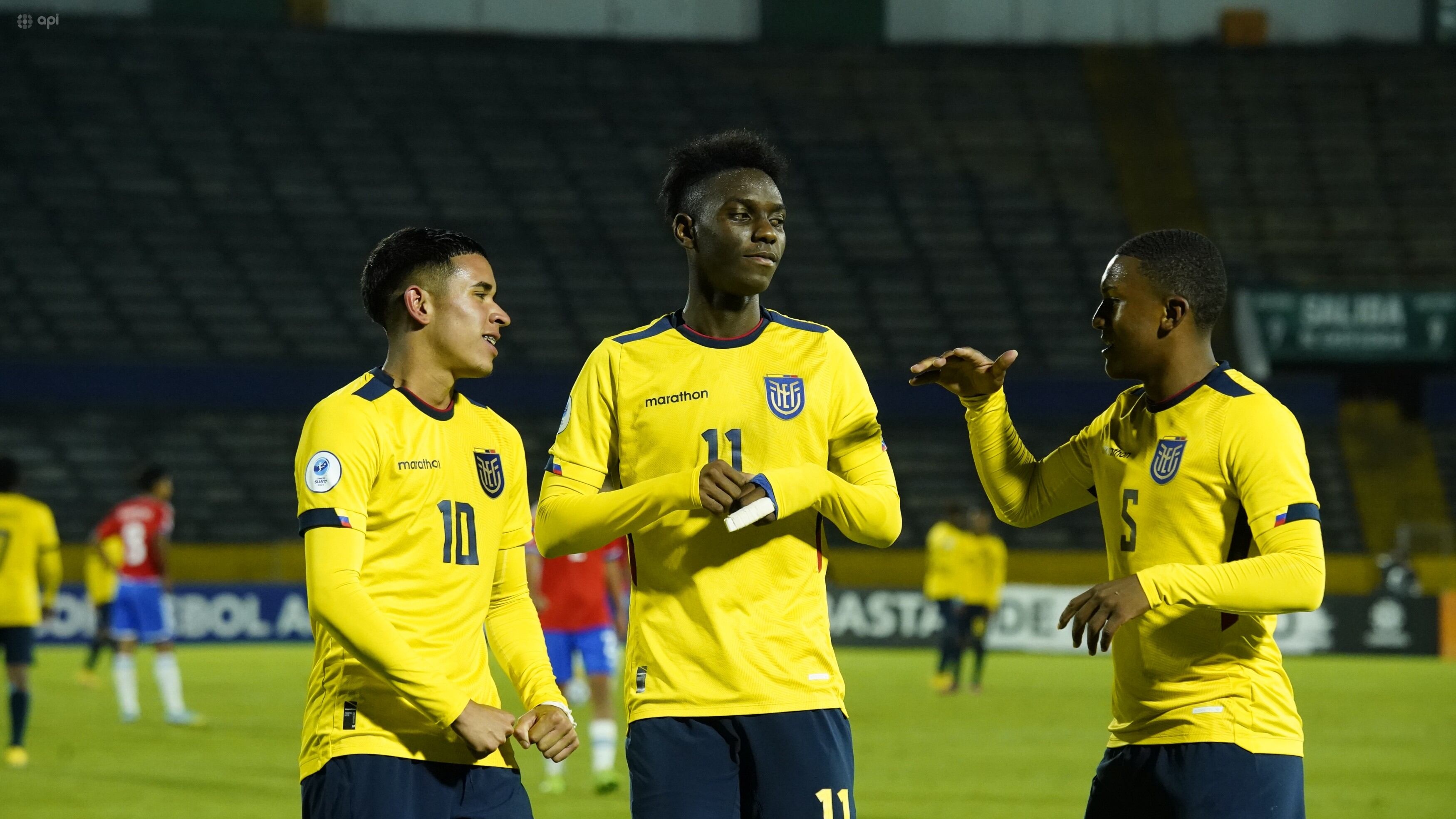 Allen Obando festeja su gol con Ecuador ante Chile