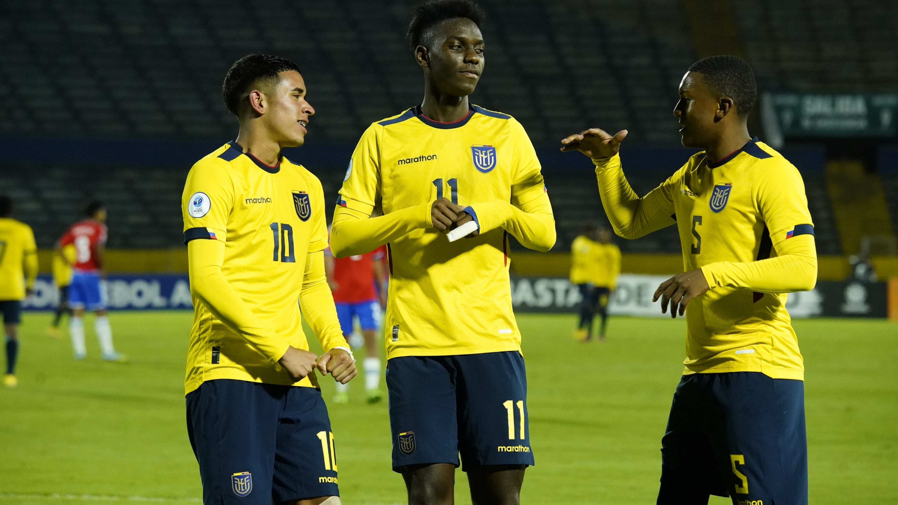 Allen Obando festeja su gol con Ecuador ante Chile