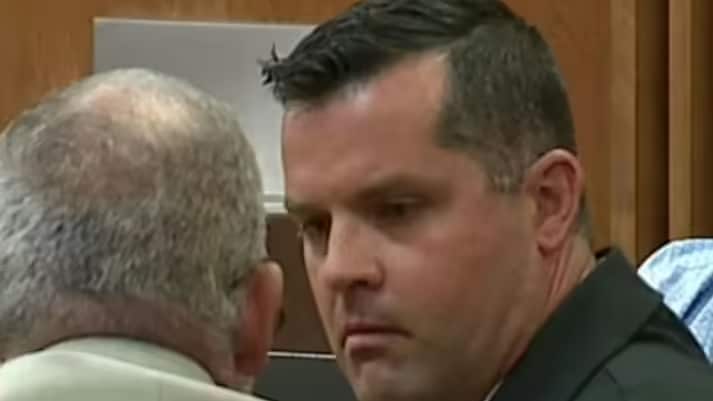 Hombre dejó morir a su hija de dos años mientras él bebía y veía pornografía