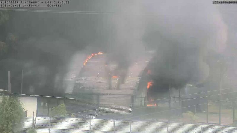 Incendio se registró en la Autopista General Rumiñahui.