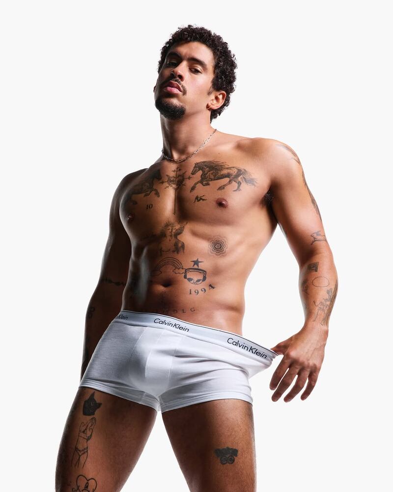 El costo de la ropa interior que usa Bad Bunny de Calvin Klein