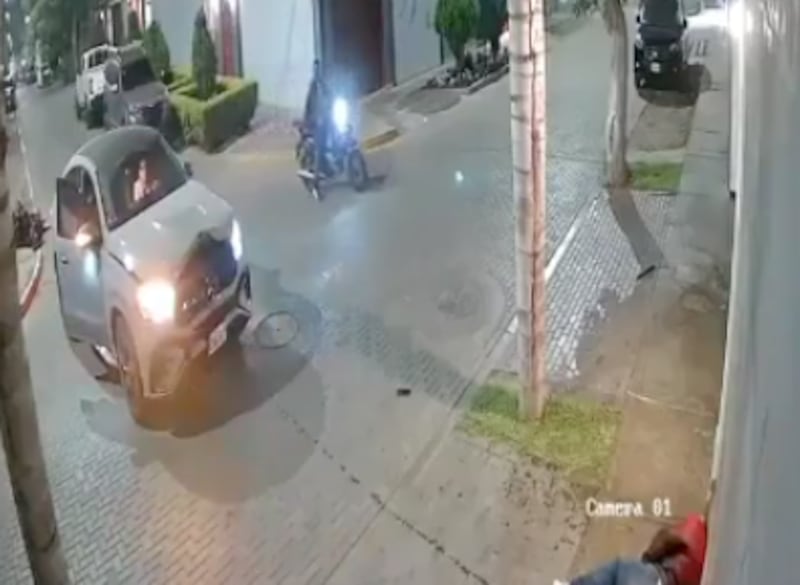 mujer atropella a vigilante en Trujillo, Perú