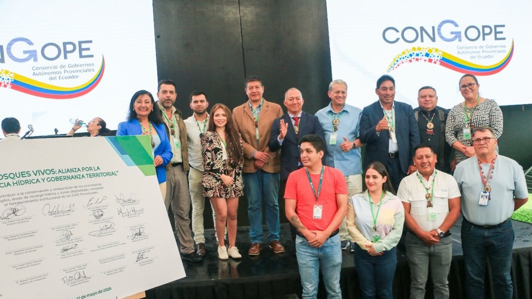 Prefectos se unen por la conservación de los ecosistemas en cumbre Bosques Vivos