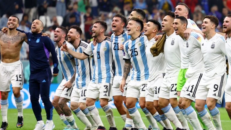 Los argentinos llegan a las eliminatorias con cartel de 'campeones del mundo'.