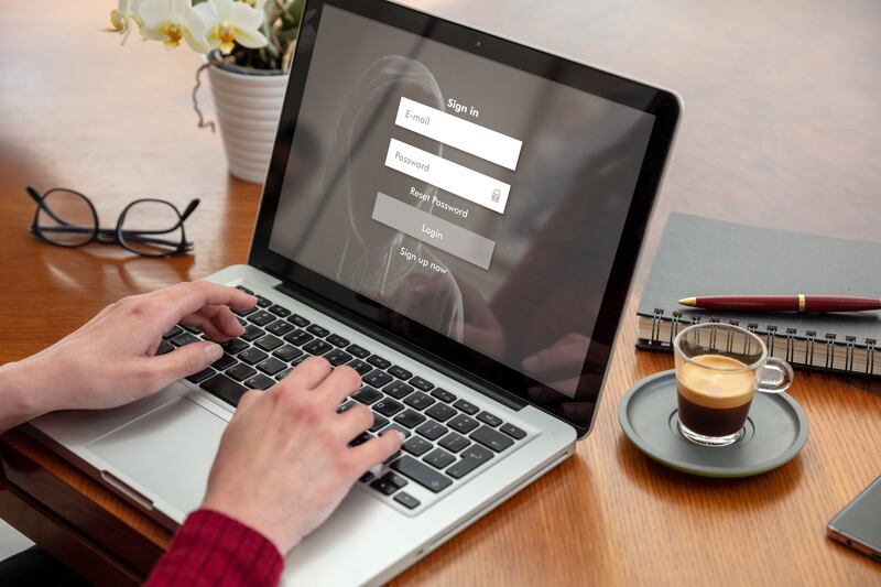 Registro Nacional en línea abierto del 27/11 al 3/12 para ingreso a educación superior pública en Ecuador.