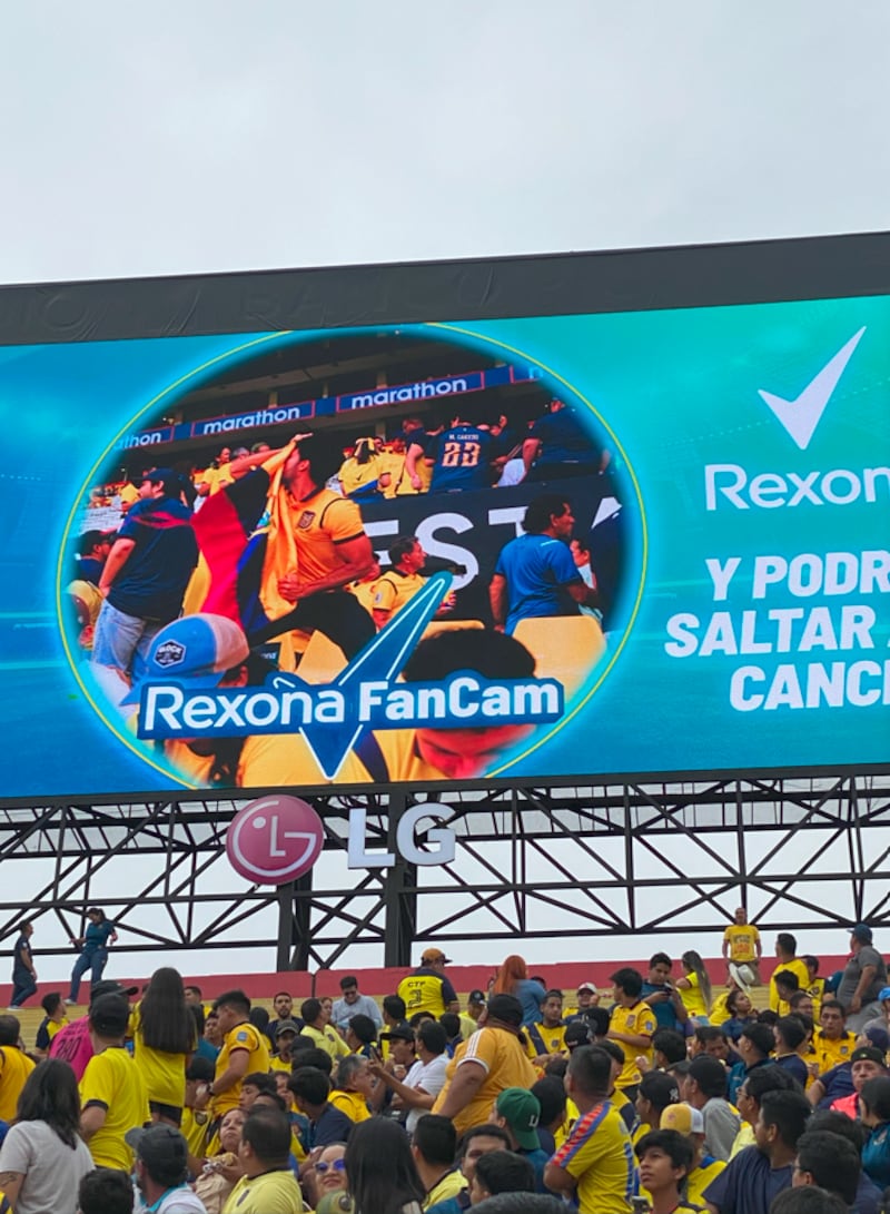 Antonio Valencia y Rexona