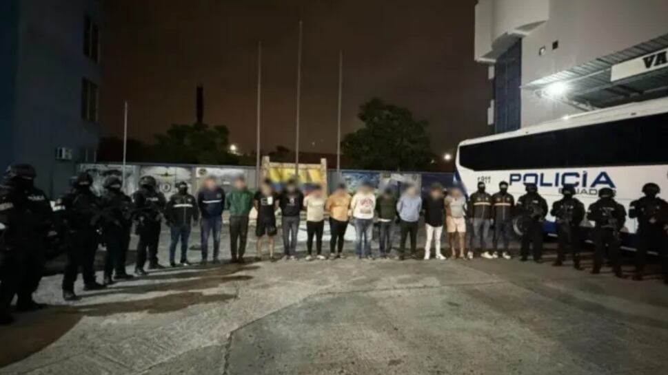 Cárcel para policías por el presunto tráfico de drogas; son investigados por el envío de droga en contenedores de pitahaya