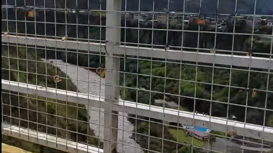 Puente San Francisco, Baños de Agua Santa